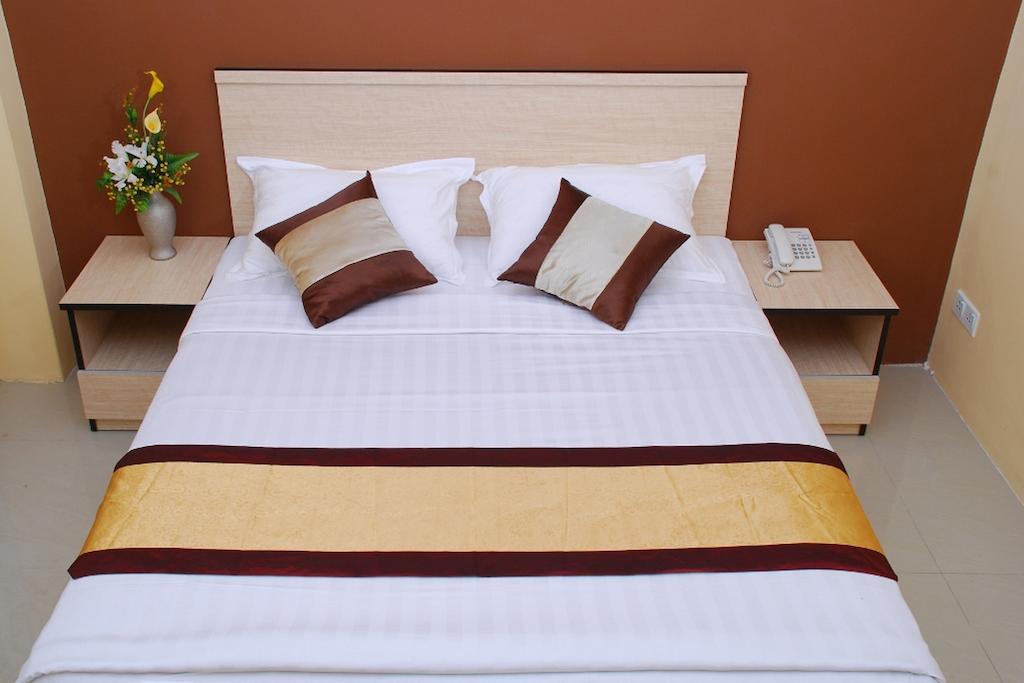 Hotel 72 Yangon Quarto foto